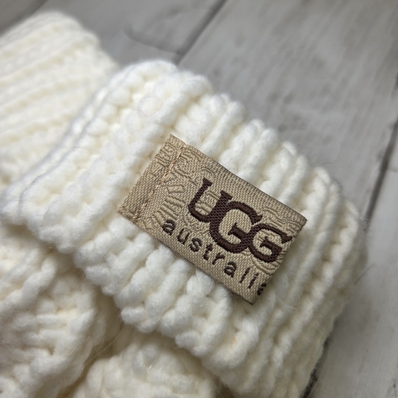 NWT UGG Women's Ivory Cable Knit Mittens - Picture 4 of 6